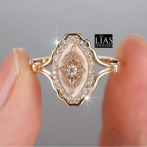 New 18k gold engagement ring